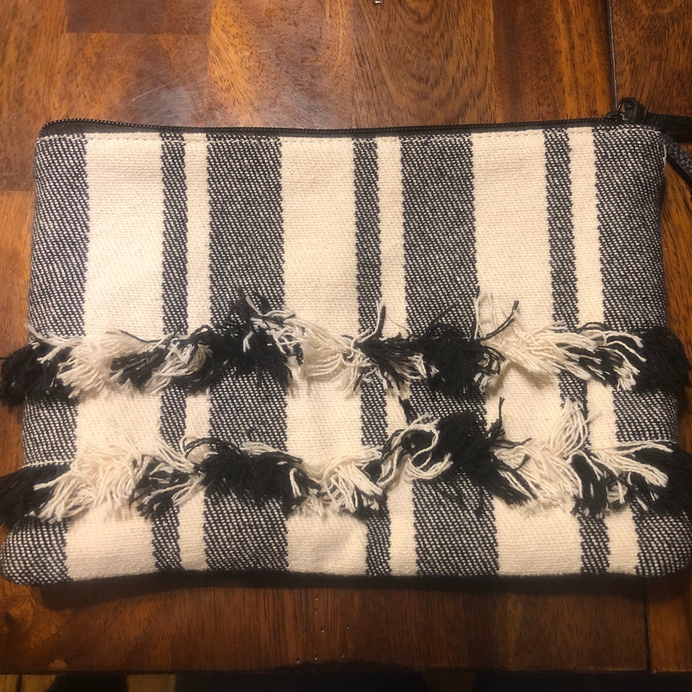 BLACK AND WHITE ZIP MAKEUP BAG WITH FRILL